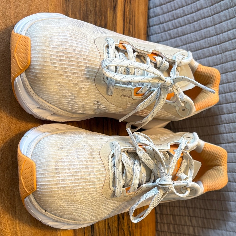 Hoka Neutral Trainer in Beige with Orange Accents 6M - Picture 5 of 7